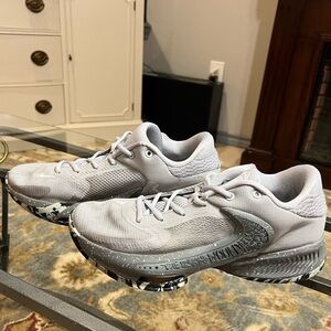Nike Light Silver Gray Tennis Shoes